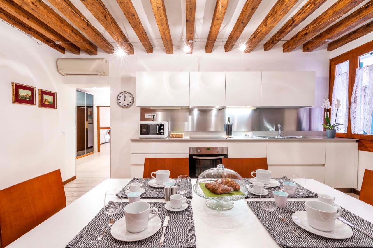 Central Apt Venecia