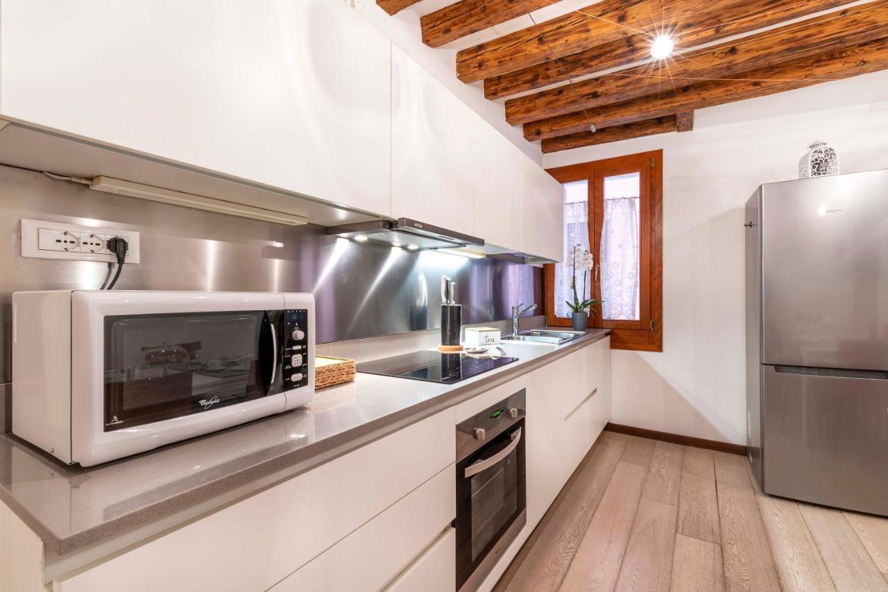 Central Apt Venecia