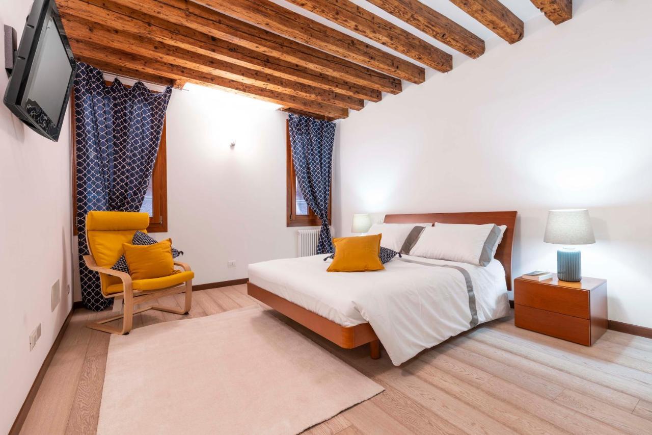 Central Apt Venecia